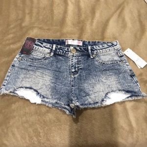 No boundaries shorts